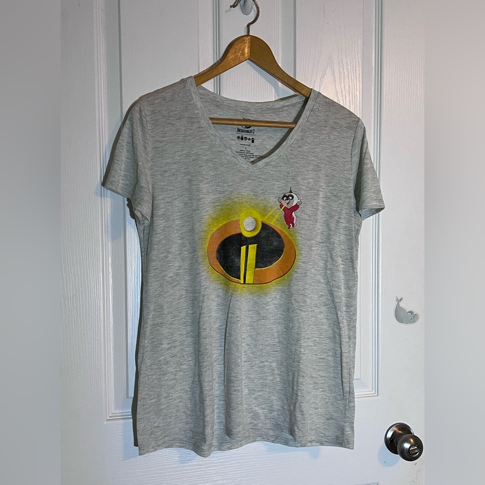 Disney Incredible 2 T-shirt Size Large